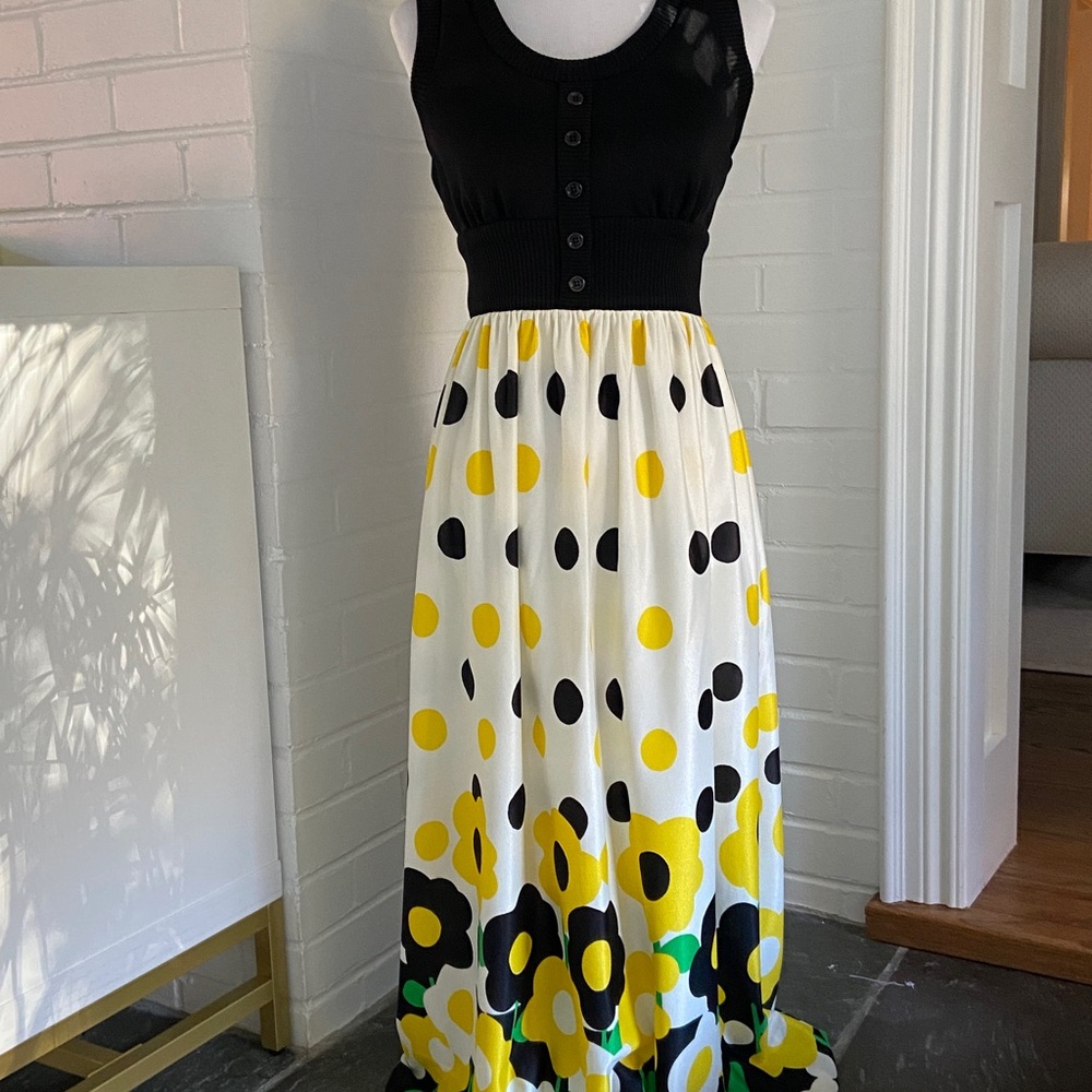Womens Classic Summer 1970’s Black & Yellow Full-Length Sleeveless Dress